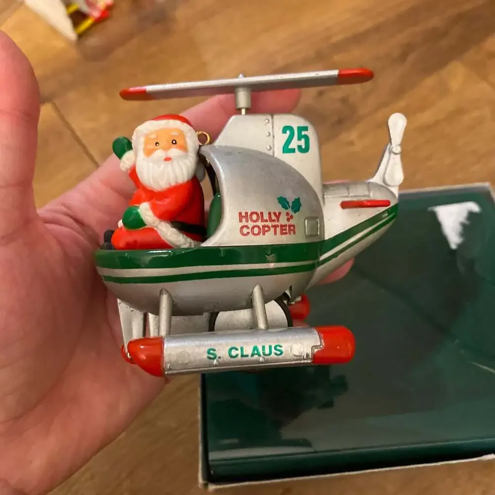 Enesco Treasury of Christmas Ornament HOLLY COPTER SANTA FLYING DEC‎ 25 1986